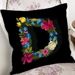 - Rh-K9595-Gorsel2 - Realhomes  Siyah Zemin Renkli Gül Temalı D Harfi Özel Tasarım Dijital Baskılı Yastık Kırlent Kılıfı Realhomes