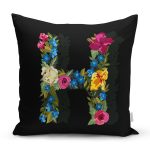 - Rh-K9599-Gorsel1 - Realhomes Siyah Zemin Renkli Gül Temalı H Harfi Özel Tasarım Dijital Baskılı Yastık Kırlent Kılıfı Realhomes