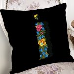 - Rh-K9600-Gorsel2 - Realhomes  Siyah Zemin Renkli Gül Temalı İ Harfi Özel Tasarım Dijital Baskılı Yastık Kırlent Kılıfı Realhomes