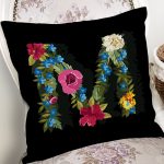 - Rh-K9605-Gorsel2 - Realhomes  Siyah Zemin Renkli Gül Temalı M Harfi Özel Tasarım Dijital Baskılı Yastık Kırlent Kılıfı Realhomes