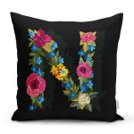 - Rh-K9606-Gorsel1 - Realhomes Siyah Zemin Renkli Gül Temalı N Harfi Özel Tasarım Dijital Baskılı Yastık Kırlent Kılıfı Realhomes