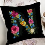 - Rh-K9606-Gorsel2 - Realhomes Siyah Zemin Renkli Gül Temalı N Harfi Özel Tasarım Dijital Baskılı Yastık Kırlent Kılıfı Realhomes