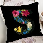 Siyah Zemin Renkli Gül Temalı S Harfi Özel Tasarım Dijital Baskılı Yastık Kırlent Kılıfı Realhomes