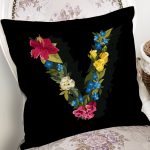 Siyah Zemin Renkli Gül Temalı V Harfi Özel Tasarım Dijital Baskılı Yastık Kırlent Kılıfı Realhomes