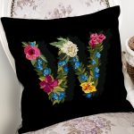 Siyah Zemin Renkli Gül Temalı W Harfi Özel Tasarım Dijital Baskılı Yastık Kırlent Kılıfı Realhomes