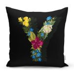 - Rh-K9620-Gorsel1 - Realhomes  Siyah Zemin Renkli Gül Temalı Y Harfi Özel Tasarım Dijital Baskılı Yastık Kırlent Kılıfı Realhomes