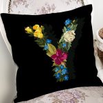 - Rh-K9620-Gorsel2 - Realhomes  Siyah Zemin Renkli Gül Temalı Y Harfi Özel Tasarım Dijital Baskılı Yastık Kırlent Kılıfı Realhomes