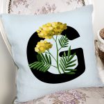 - Rh-K9630-Gorsel2 - Realhomes  Mavi Zemin Çiçek Desenli Siyah G Harfi Özel Tasarım Dijital Baskılı Yastık Kırlent Kılıfı Realhomes