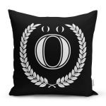 - Rh-K9672-Gorsel1 - Realhomes Siyah Beyaz Çelenkli Ö Harfi Özel Tasarım Dijital Baskılı Yastık Kırlent Kılıfı Realhomes