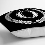 - Rh-K9672-Gorsel3 - Realhomes Siyah Beyaz Çelenkli Ö Harfi Özel Tasarım Dijital Baskılı Yastık Kırlent Kılıfı Realhomes