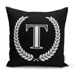 - Rh-K9678-Gorsel1 - Realhomes Siyah Beyaz Çelenkli T Harfi Özel Tasarım Dijital Baskılı Yastık Kırlent Kılıfı Realhomes