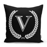 - Rh-K9681-Gorsel1 - Realhomes  Siyah Beyaz Çelenkli V Harfi Özel Tasarım Dijital Baskılı Yastık Kırlent Kılıfı Realhomes