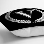 - Rh-K9681-Gorsel3 - Realhomes  Siyah Beyaz Çelenkli V Harfi Özel Tasarım Dijital Baskılı Yastık Kırlent Kılıfı Realhomes