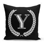 - Rh-K9684-Gorsel1 - Realhomes Siyah Beyaz Çelenkli Y Harfi Özel Tasarım Dijital Baskılı Yastık Kırlent Kılıfı Realhomes