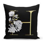 - Rh-K9695-Gorsel1 - Realhomes Siyah Zemin Beyaz Gül Motifli Gold H Harfi Özel Tasarım Dijital Baskılı Yastık Kırlent Kılıfı Realhomes