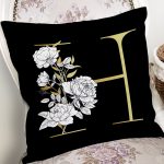 - Rh-K9695-Gorsel2 - Realhomes Siyah Zemin Beyaz Gül Motifli Gold H Harfi Özel Tasarım Dijital Baskılı Yastık Kırlent Kılıfı Realhomes