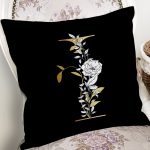 - Rh-K9697-Gorsel2 - Realhomes Siyah Zemin Beyaz Gül Motifli Gold I Harfi Özel Tasarım Dijital Baskılı Yastık Kırlent Kılıfı Realhomes