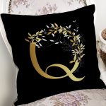 - Rh-K9706-Gorsel2 - Realhomes Siyah Zemin Beyaz Gül Motifli Gold Q Harfi Özel Tasarım Dijital Baskılı Yastık Kırlent Kılıfı Realhomes