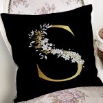 Siyah Zemin Beyaz Gül Motifli Gold S Harfi Özel Tasarım Dijital Baskılı Yastık Kırlent Kılıfı Realhomes