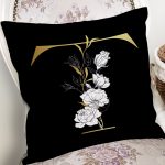 - Rh-K9710-Gorsel2 - Realhomes  Siyah Zemin Beyaz Gül Motifli Gold T Harfi Özel Tasarım Dijital Baskılı Yastık Kırlent Kılıfı Realhomes