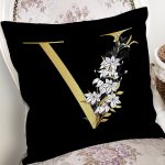Siyah Zemin Beyaz Gül Motifli Gold V Harfi Özel Tasarım Dijital Baskılı Yastık Kırlent Kılıfı Realhomes