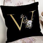 - Rh-K9714-Gorsel2 - Realhomes  Siyah Zemin Beyaz Gül Motifli Gold W Harfi Özel Tasarım Dijital Baskılı Yastık Kırlent Kılıfı Realhomes