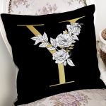 - Rh-K9716-Gorsel2 - Realhomes  Siyah Zemin Beyaz Gül Motifli Gold Y Harfi Özel Tasarım Dijital Baskılı Yastık Kırlent Kılıfı Realhomes