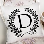 Siyah Beyaz Çelenkli D Harfi Özel Tasarım Dijital Baskılı Yastık Kırlent Kılıfı Realhomes