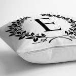 - Rh-K9724-Gorsel3 - Realhomes Siyah Beyaz Çelenkli E Harfi Özel Tasarım Dijital Baskılı Yastık Kırlent Kılıfı Realhomes