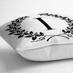 - Rh-K9729-Gorsel3 - Realhomes Siyah Beyaz Çelenkli I Harfi Özel Tasarım Dijital Baskılı Yastık Kırlent Kılıfı Realhomes