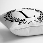 - Rh-K9732-Gorsel3 - Realhomes Siyah Beyaz Çelenkli L Harfi Özel Tasarım Dijital Baskılı Yastık Kırlent Kılıfı Realhomes