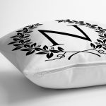 - Rh-K9734-Gorsel3 - Realhomes Siyah Beyaz Çelenkli N Harfi Özel Tasarım Dijital Baskılı Yastık Kırlent Kılıfı Realhomes