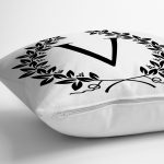 Siyah Beyaz Çelenkli V Harfi Özel Tasarım Dijital Baskılı Yastık Kırlent Kılıfı Realhomes