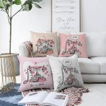 - Sonil-K4luset752-Gorsel1 - Realhomes  4'lü Renkli Zemin Retro Çevirmeli Telefon Tasarımlı Dijital Baskılı Modern Şönil Kırlent Kılıfı Seti Realhomes