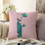 Pembe Zemin Tropik Yapraklı F Harfi Özel Tasarım Dijital Baskılı Raşel Kadife Yastık Kırlent Kılıfı Realhomes