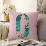 - Sonil-K9429-Gorsel1 - Realhomes Pembe Zemin Tropik Yapraklı O Harfi Özel Tasarım Dijital Baskılı Raşel Kadife Yastık Kırlent Kılıfı Realhomes