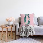 - Sonil-K9430-Gorsel2 - Realhomes Pembe Zemin Tropik Yapraklı Ö Harfi Özel Tasarım Dijital Baskılı Raşel Kadife Yastık Kırlent Kılıfı Realhomes