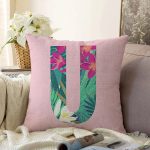 - Sonil-K9436-Gorsel1 - Realhomes Pembe Zemin Tropik Yapraklı U Harfi Özel Tasarım Dijital Baskılı Raşel Kadife Yastık Kırlent Kılıfı Realhomes