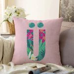 Pembe Zemin Tropik Yapraklı Ü Harfi Özel Tasarım Dijital Baskılı Raşel Kadife Yastık Kırlent Kılıfı Realhomes