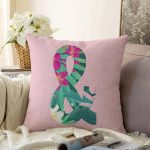 Pembe Zemin Tropik Yapraklı & Harfi Özel Tasarım Dijital Baskılı Raşel Kadife Yastık Kırlent Kılıfı Realhomes