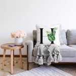 Beyaz Zemin Yaprak Motifli Siyah H Harfi Özel Tasarım Dijital Baskılı Raşel Kadife Yastık Kırlent Kılıfı Realhomes