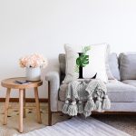 Beyaz Zemin Yaprak Motifli Siyah L Harfi Özel Tasarım Dijital Baskılı Raşel Kadife Yastık Kırlent Kılıfı Realhomes