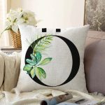 - Sonil-K9471-Gorsel1 - Realhomes Beyaz Zemin Yaprak Motifli Siyah Ö Harfi Özel Tasarım Dijital Baskılı Raşel Kadife Yastık Kırlent Kılıfı Realhomes