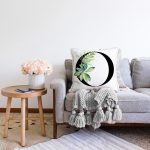 - Sonil-K9471-Gorsel2 - Realhomes Beyaz Zemin Yaprak Motifli Siyah Ö Harfi Özel Tasarım Dijital Baskılı Raşel Kadife Yastık Kırlent Kılıfı Realhomes