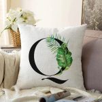 Beyaz Zemin Yaprak Motifli Siyah Q Harfi Özel Tasarım Dijital Baskılı Raşel Kadife Yastık Kırlent Kılıfı Realhomes