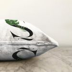 Beyaz Zemin Yaprak Motifli Siyah Ş Harfi Özel Tasarım Dijital Baskılı Raşel Kadife Yastık Kırlent Kılıfı Realhomes