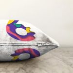 - Sonil-K9492-Gorsel3 - Realhomes Beyaz Zemin Renkli 6 Rakamlı Özel Tasarım Dijital Baskılı Raşel Kadife Yastık Kırlent Kılıfı Realhomes