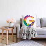 - Sonil-K9503-Gorsel2 - Realhomes  Beyaz Zemin Renkli G Harfli Özel Tasarım Dijital Baskılı Raşel Kadife Yastık Kırlent Kılıfı Realhomes