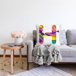 Beyaz Zemin Renkli H Harfli Özel Tasarım Dijital Baskılı Raşel Kadife Yastık Kırlent Kılıfı Realhomes