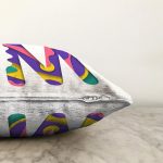 - Sonil-K9510-Gorsel3 - Realhomes Beyaz Zemin Renkli M Harfli Özel Tasarım Dijital Baskılı Raşel Kadife Yastık Kırlent Kılıfı Realhomes